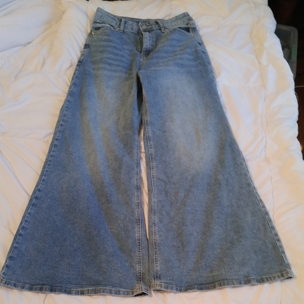 New Extra Flare Wide-Leg Light/Medium Wash Blue Denim Jeans - Size 4 - Picture 2 of 8